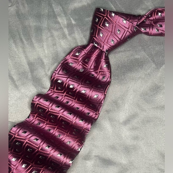 Men’s Charvet Vintage NWT Pink Silver Geometric Regular Designer Silk Italy Tie - Picture 1 of 3